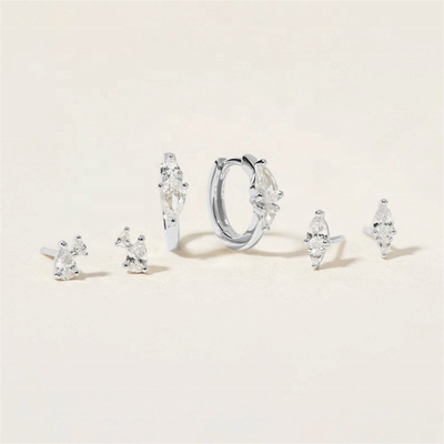 Moderno 18K oro rivestito Bianco Cubico Zircon 925 Sterling Silver Stud & Huggies Set Orecchini