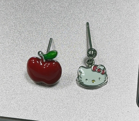 Incantevoli orecchini di mela in smalto rosso e verde per bambine in 925 sterling silver