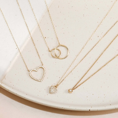 Splendide collane d'oro da 18 carati, delicate e romantiche.