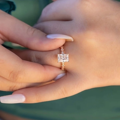 Anello di fidanzamento in pietra tagliata in oro 18K stile vintage per donne