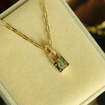 18K Gold Medallion Pendant Pave White CZ Link Chain Necklace per il fidanzamento