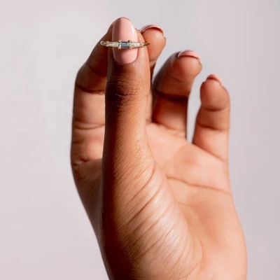 Gioielli pregiati Anelli di diamanti di tre pietre personalizzati per donne in oro placcato 14K 18K