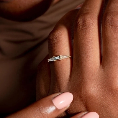 Gioielli pregiati Anelli di diamanti di tre pietre personalizzati per donne in oro placcato 14K 18K