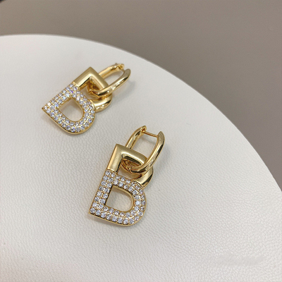 Accessori femminili B Orecchini in ottone con lettera iniziale personalizzata e rivestimento in oro