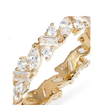 Anello per l'eternità in zirconia cubico di taglio brasiliano perfetto per ogni occasione