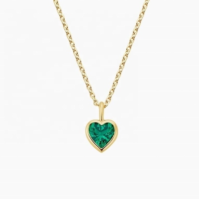 Collare di 925 Sterling Silver in forma di cuore in forma di smeraldo