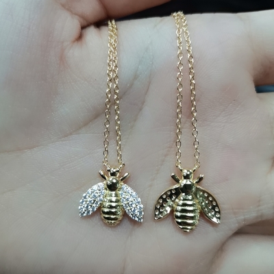 Collana con ciondolo a forma di ape placcato oro 18 carati fatta a mano da gioielli in argento sterling 925