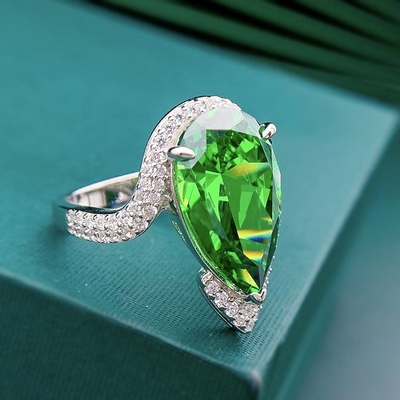 Luxury Emerald CZ Diamond Rings Real 925 Sterling Silver Gioielli fatti a mano per donne