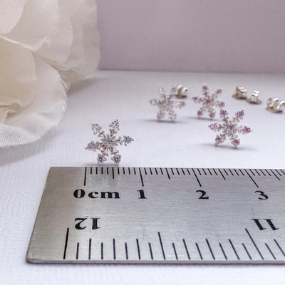 Orecchini a lobo a forma di fiocco di neve in argento sterling 925 placcato rodio con zirconi, 2g