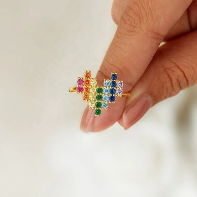 Anello di fidanzamento per matrimonio in oro 18 carati con simpatico design a forma di cuore e arcobaleno
