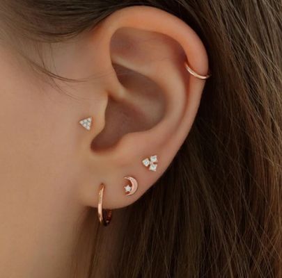 925 Sterling Silver Tiny CZ Moon Piercing Stud Orecchino con chiusura a vite a sfera