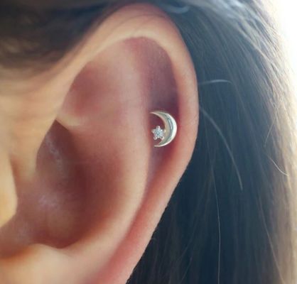 925 Sterling Silver Tiny CZ Moon Piercing Stud Orecchino con chiusura a vite a sfera