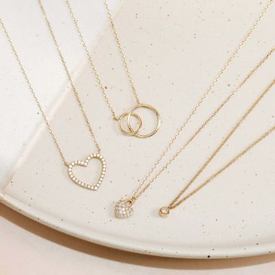 Splendide collane d'oro da 18 carati, delicate e romantiche.