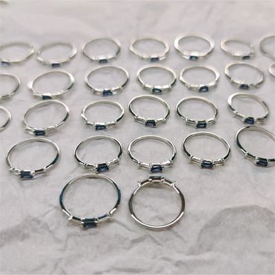 Gioielli pregiati Anelli di diamanti di tre pietre personalizzati per donne in oro placcato 14K 18K