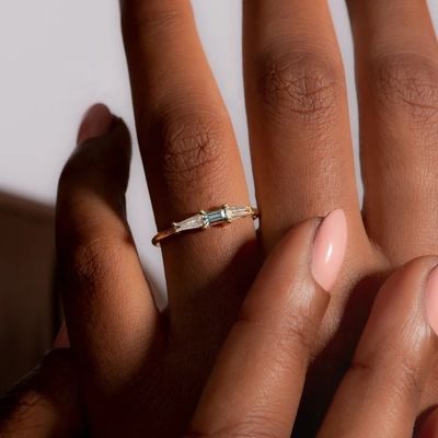 Gioielli pregiati Anelli di diamanti di tre pietre personalizzati per donne in oro placcato 14K 18K