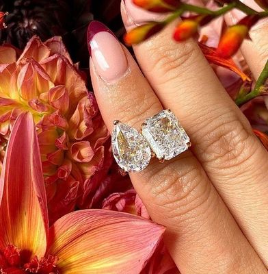 925 Sterling Silver Anello di fidanzamento con due pietre con puntura e pietre bianche CZ
