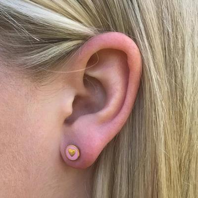 Orecchini a lobo a forma di cuore da 8 mm in argento sterling 925 con smalto rosa