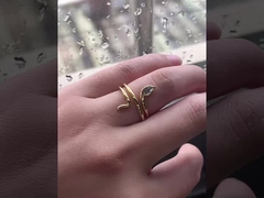 Realizzato in argento sterling 925 puro, questo design offre una brillantezza eccezionale e un'ottima compatibilità con la pelle.