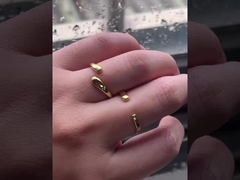 Finito a mano in argento sterling 925 genuino, questo accessorio unisce stile raffinato e durabilità.